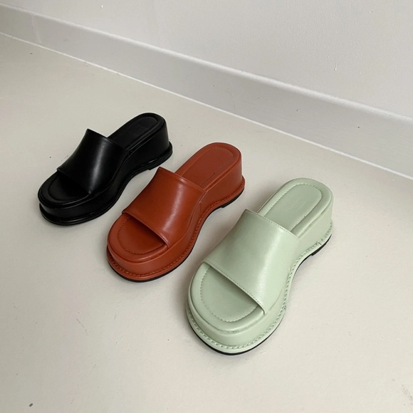 Shop Peche Frida Chunky Platform Slides - Picture 5 of 5